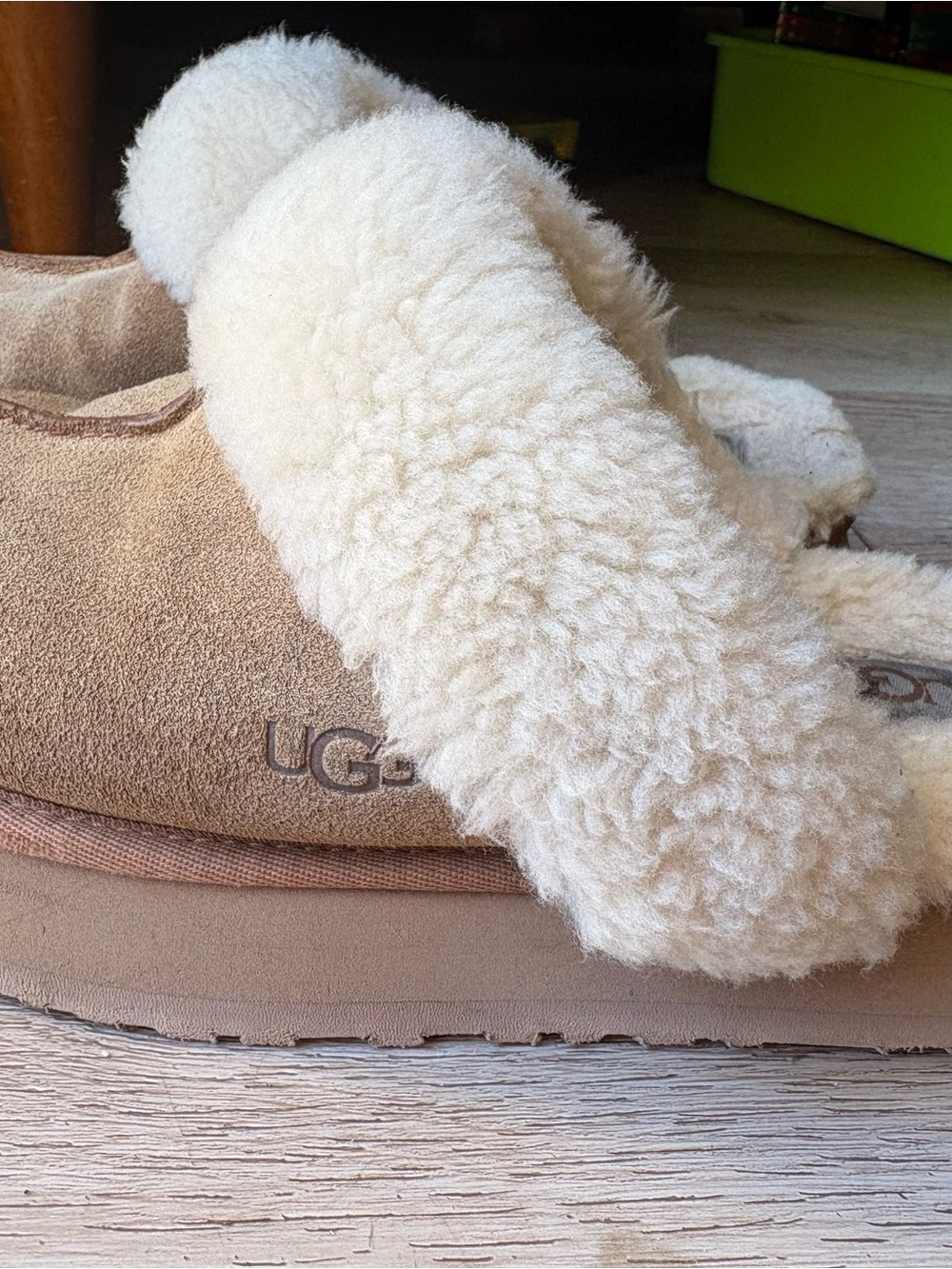 UGG disquette Cream Cozy Shearling Slide